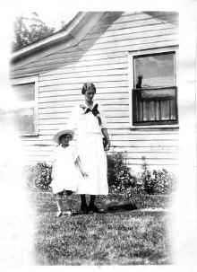 Olga_and_Marjorie_Kotts_circa_1921_177.jpg (124121 bytes)