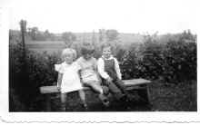 Shirley_Sylvia_Robert_Gregerson_circa_1937_160.jpg (469070 bytes)