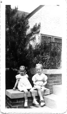 Susan_Polanek_and_Friend_circa_1941_115.jpg (112432 bytes)
