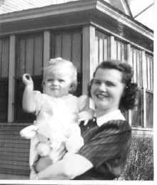 Toni_Blilie_Susan_Polanek_circa_1940_108.jpg (81772 bytes)