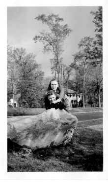 Toni_Blilie_Verna_circa_1941_112.jpg (143170 bytes)