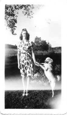 Vallea_Richards_and_Zero_at_Farm_circa_1942_164.jpg (104049 bytes)
