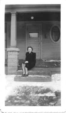 unknown_714_N_Hamline_Ave_circa_1940_095.jpg (72305 bytes)