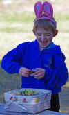 2010-04-04 Jamie Easter Egg Hunt 03.jpg (145656 bytes)