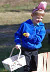 2010-04-04 Jamie Easter Egg Hunt 07.jpg (132285 bytes)