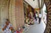 WT 0600 105a08 e001 Singapore.jpg (175046 bytes)