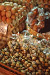 WT 0600 105b03 e002 Singapore Market Scene.jpg (164286 bytes)