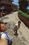 WT 1000 139a29 e004 Nepal Kathmandu.jpg (152450 bytes)