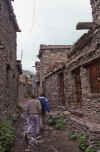 WT 1000 162-27 Nepal Bryn and Kirsten in Manang.jpg (179670 bytes)