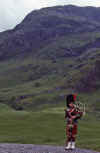 WT 3100 356-10 UK-3 Highland Piper - Glen Coe.jpg (159153 bytes)